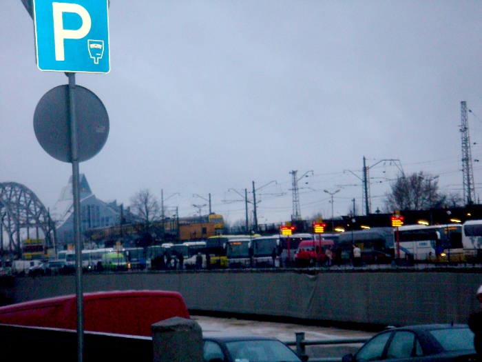 Riga International Bus Station, deixando a capital da Letnia, com destino a Tallin, Capital da Estnia