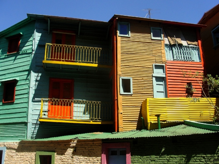 O Caminito com suas casas coloridas, um dos pontos tursticos famosos de Buenos Aires