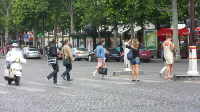 Turistas na Champs-lyses