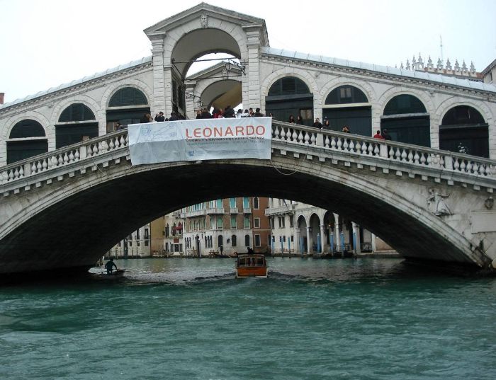 Foto da ponte Rialto, um dos pontos turstico de Veneza